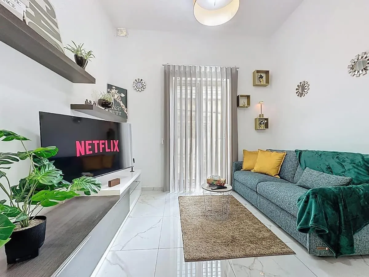 Boho Luxe Terrace - Brand New & Terrace Apartment Saint Julian's